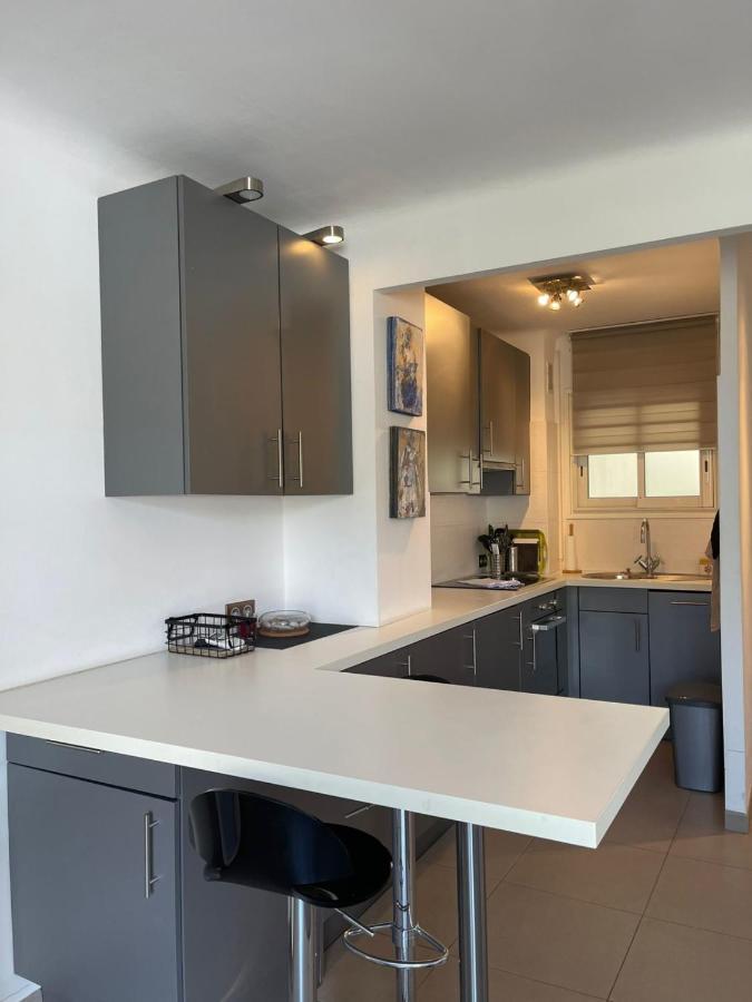 Fully Equipped Beachfront Studio In The Heart Of The City Center Bd Leclerc Antibes Bagian luar foto